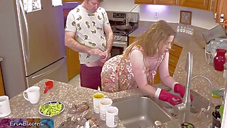 washing stepmom kitchen fucked